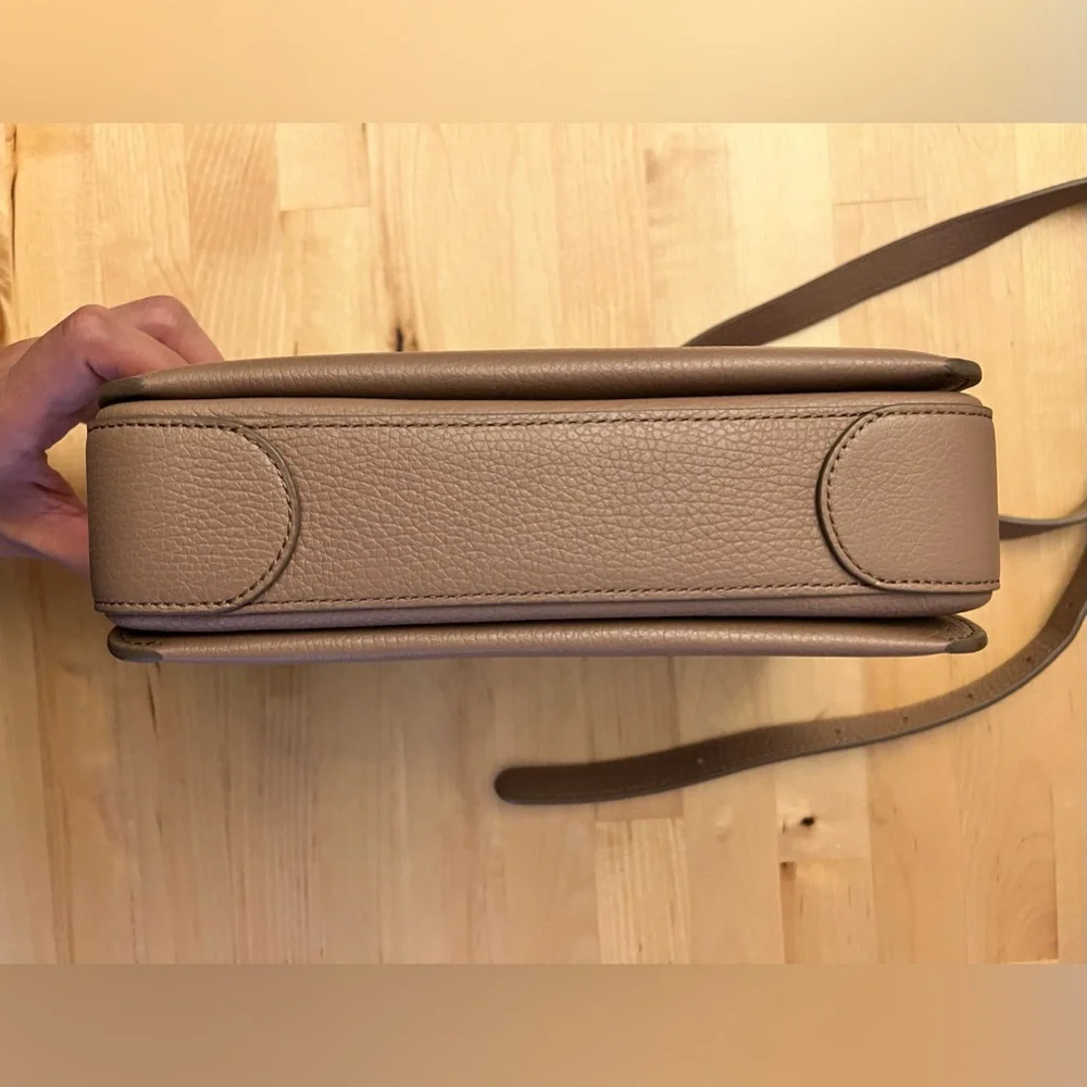 Cuyana Tan Leather Shoulder Bag - Picture 6 of 12